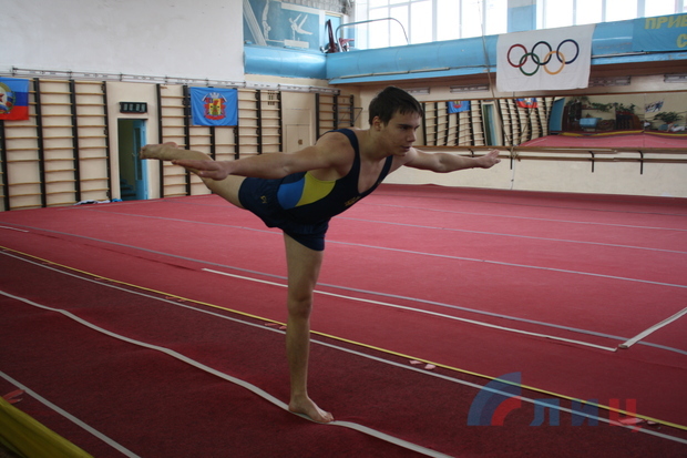 Спортивные гимнасты ЛНР и РФ приняли участие в открытом первенстве в Луганске (ФОТО)