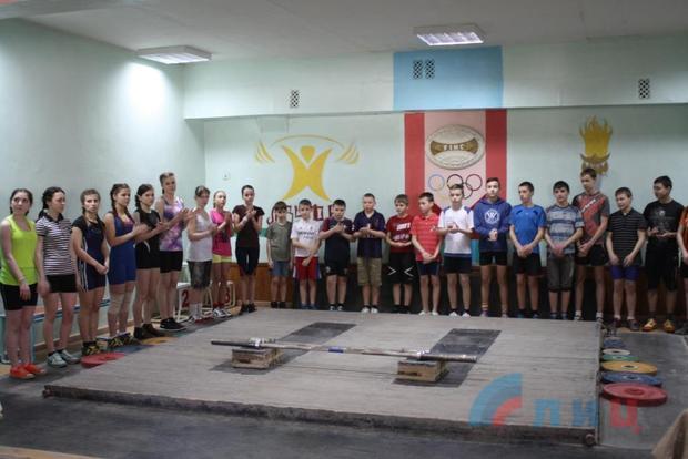 Чемпионат ЛНР по тяжелой атлетике среди юношей и девушек прошел в Луганске (ФОТО)