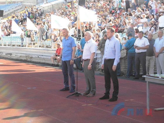 Команда ДНР в финальном матче в Луганске завоевала Суперкубок Донбасса (ФОТО)