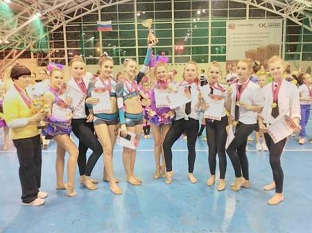 Луганские черлидиры из школы №60 завоевали пять призовых мест на чемпионате в РФ