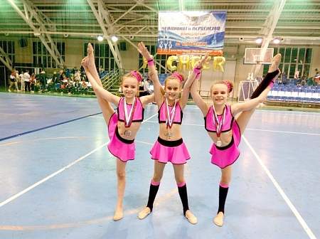 Луганские черлидиры из школы №60 завоевали пять призовых мест на чемпионате в РФ