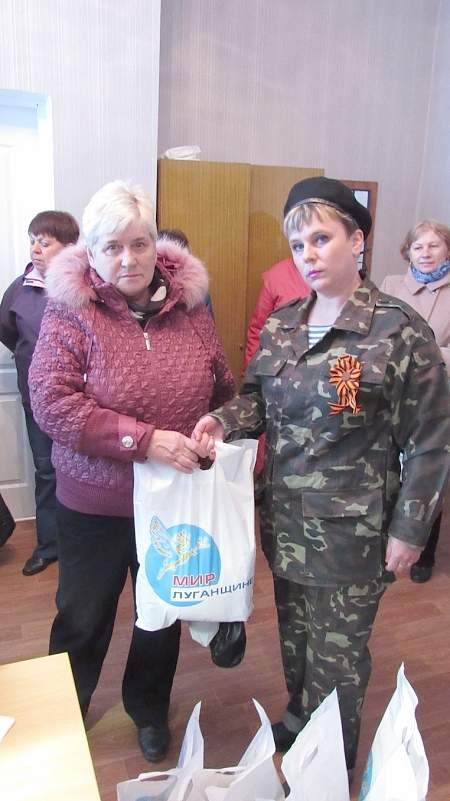 В Стаханове передали гуманитарную помощь вдовам ликвидаторов аварии на ЧАЭС