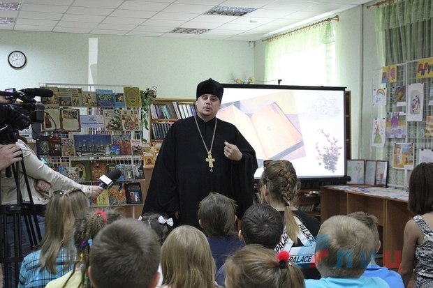 Дети из подконтрольных Киеву районов приняли участие в конкурсе "Я рисую Библию" (ФОТО)