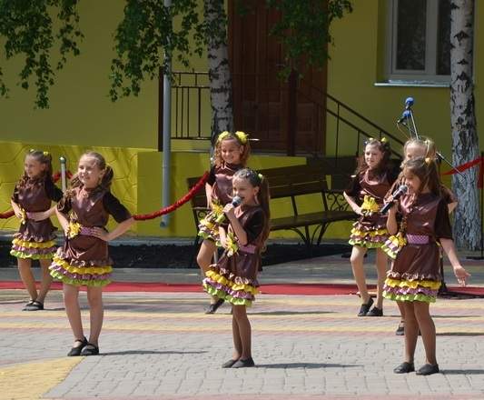 Детские лагеря «Лесные зори» и «Зарница» торжественно открылись в ЛНР