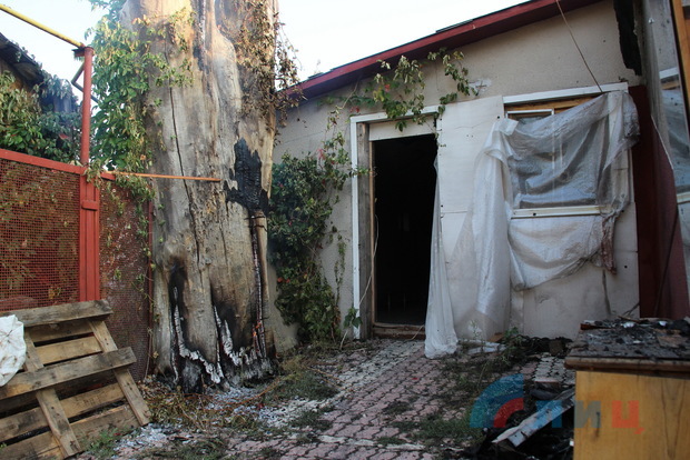 ВСУ минометным огнем уничтожили жилой дом в пригороде Луганска – Народная милиция (ФОТО)