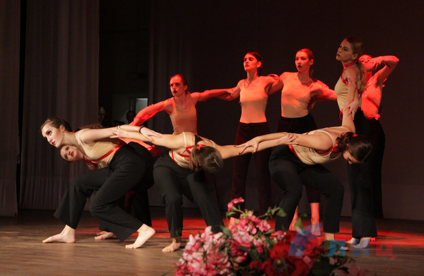 Международный фестиваль современного танца &amp;quot;Золото осени&amp;quot; открылся в Луганске (ФОТО)