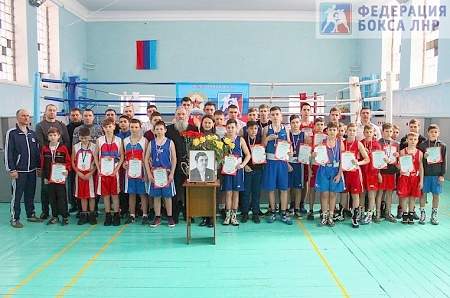 Спортсмены из девяти городов ЛНР сразились на турнире по боксу в Стаханове