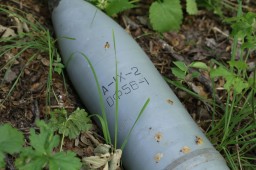 В Антрацитовском районе обнаружен схрон осколочно-фугасных снарядов (фото, видео)