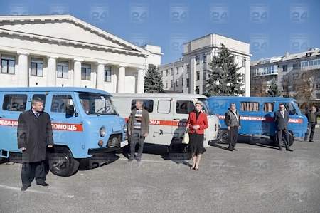 Леонид Пасечник передал кареты скорой помощи в прифронтовые районы
