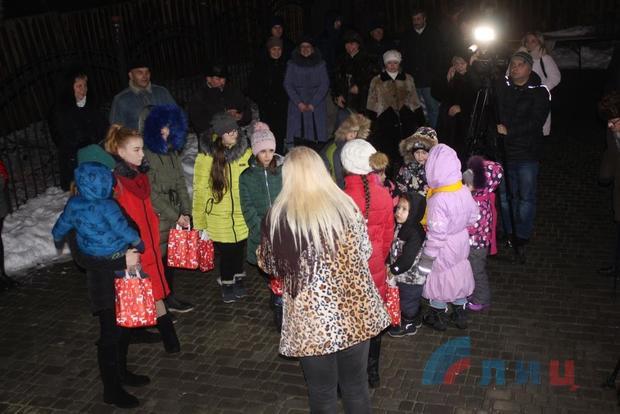 Иудеи Луганска отметили веселый "праздник свечей" - Хануку (ФОТО)