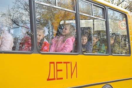 Власти Республики в рамках Программы — 2023 передали школьный автобус гимназии Первомайска