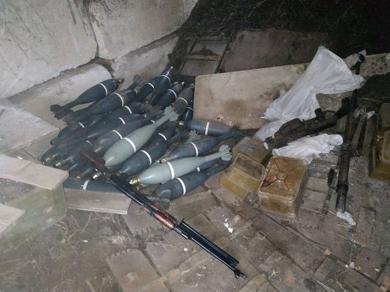 Сотрудники Генпрокуратуры изъяли из тайника более 1,7 тыс. боеприпасов и оружие (ФОТО)