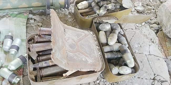 В Луганске выявлен крупный тайник с с боеприпасами, огнестрельным оружием и взрывчатыми веществами (ФОТО)