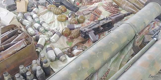 В Луганске выявлен крупный тайник с с боеприпасами, огнестрельным оружием и взрывчатыми веществами (ФОТО)