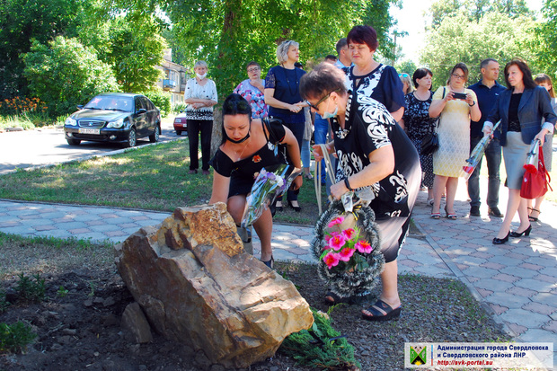 Жители Червонопартизанска почтили память земляков, погибших летом 2014 года (ФОТО)
