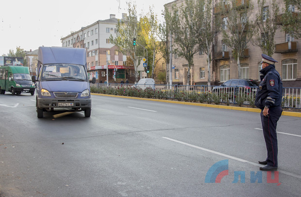 СЭС и ГИБДД провели рейд по соблюдению масочного режима в общественном транспорте Луганска (ФОТО)
