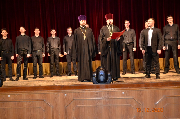 Театр на Оборонной представил новогоднюю сказку воспитанникам соцучреждений Луганска (ФОТО)