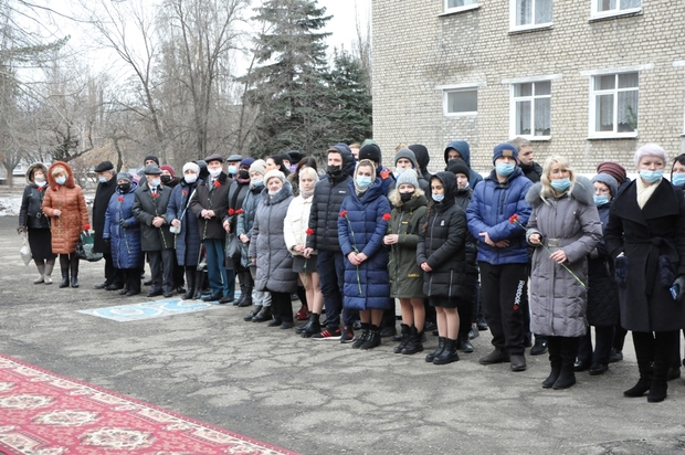 Жители Стаханова почтили память первого главы ЛНР в четвертую годовщину его смерти (ФОТО)
