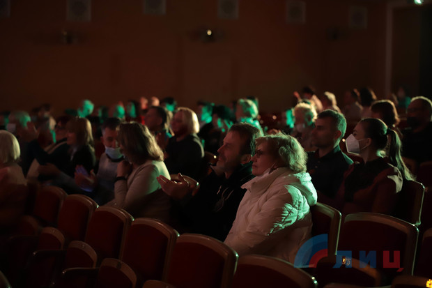 Театр на Оборонной представил премьеру концерта к 8 Марта "Светом искренней любви" (ФОТО)