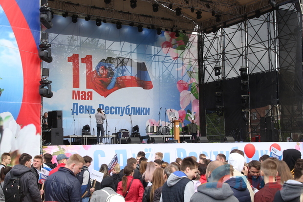 Делегация ЛНР принимает в Донецке участие в демонстрации по случаю семилетия ДНР (ФОТО)