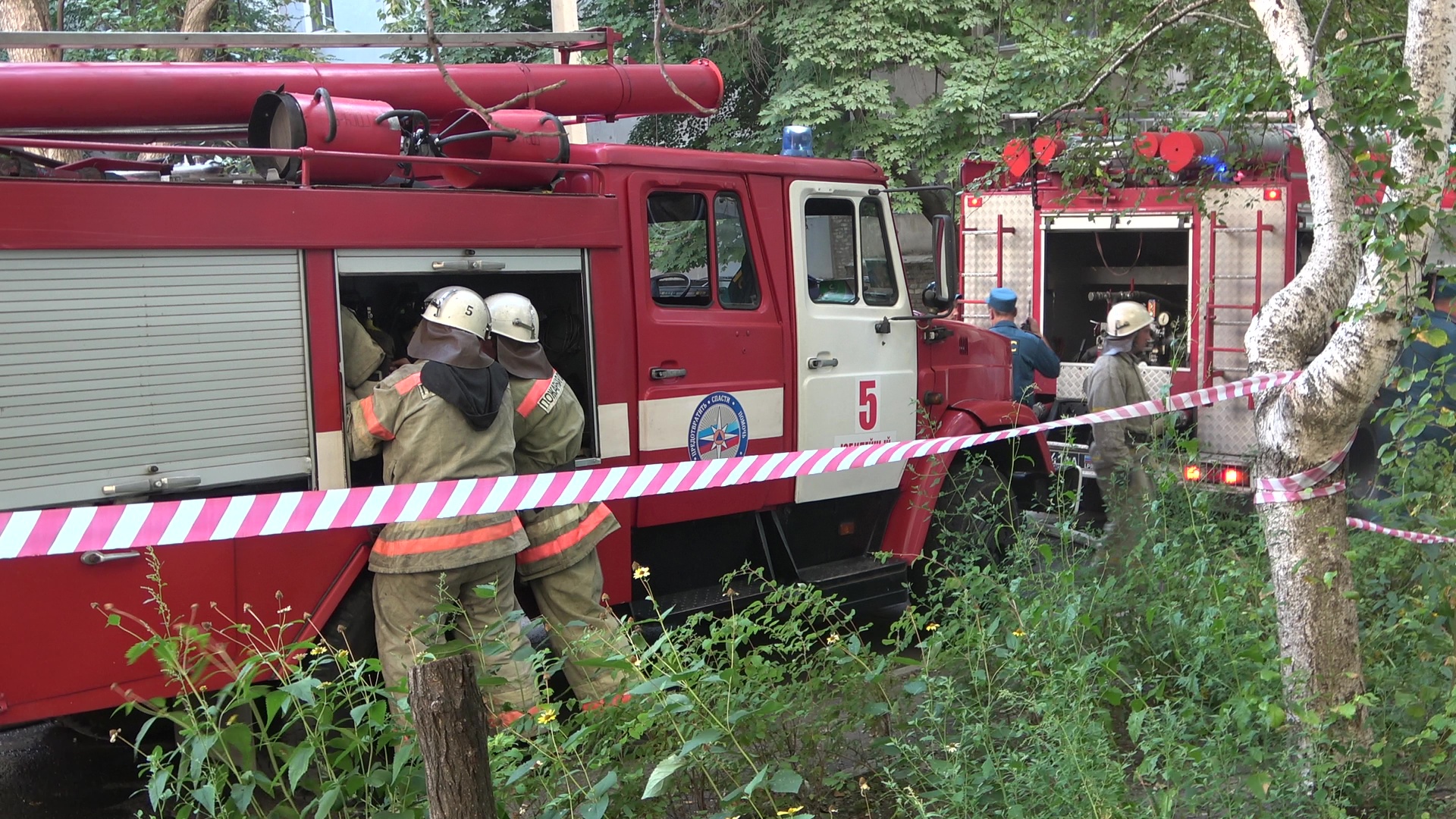 Огнеборцы в кв. Ленинского Комсомола спасли на пожаре луганчанина