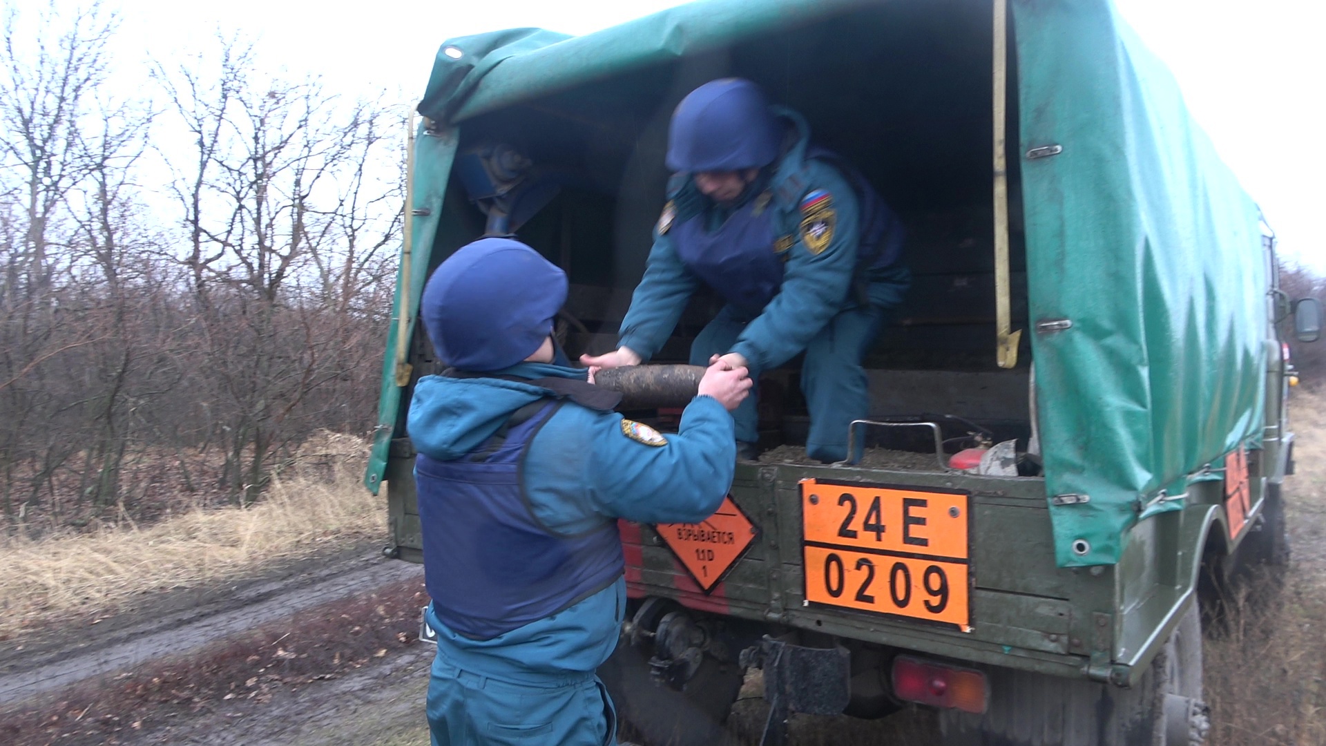 Как сообщили порталу "Луганск онлайн" в пресс-службе Министерства чрезвычайных ситуаций и ликвидации последствий стихийных бедствий Луганской Народной Республики, саперы МЧС ЛНР изъяли взрывоопасные предметы в лесополосе вблизи населенного пункта Роскошное