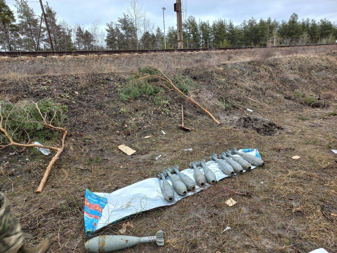 Как сообщили порталу "Луганску онлайн" в пресс-службе Генеральной прокуратуры ЛНР,  обнаружены взрывчатые вещества и устройства на территории Локомотивного депо станции Кондрашевская-Новая ДонЖД 