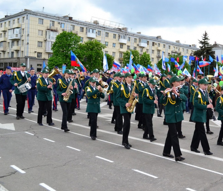 2016 год. 1 мая. Луганск.671