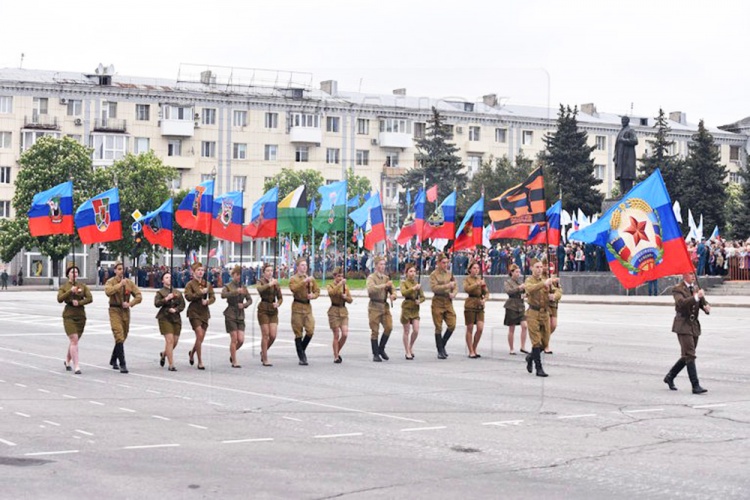 9 мая 2017 года. Луганск. Парад. Бессмертный полк.1166