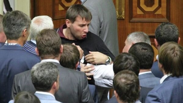 В Верховной Раде вновь подрались