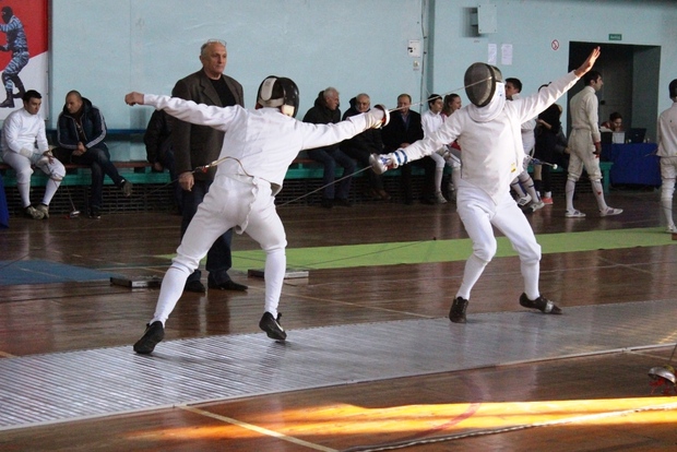 Гости из ДНР завоевали два первых командных места на турнире ЛНР по фехтованию (ФОТО)