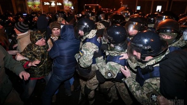 На Европейской площади вновь произошли столкновения между боевиками и правоохранителями