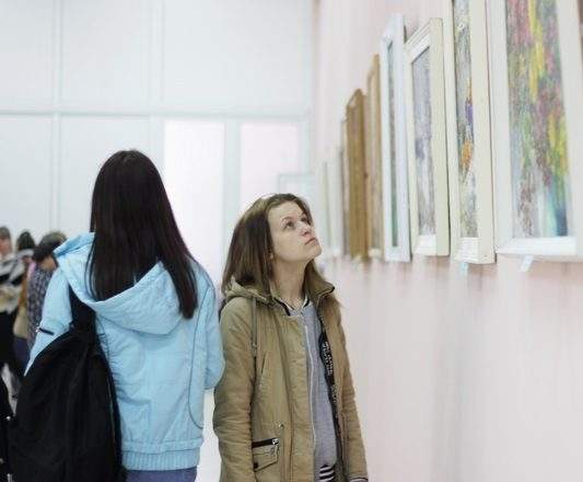 Весенняя  выставка живописи открылась в Луганске