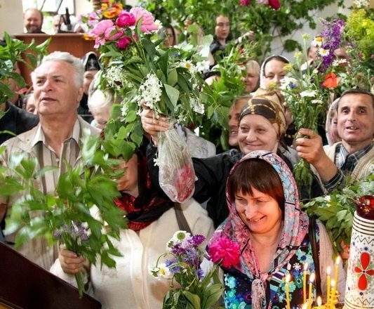 В Луганске отметили Праздник Святой Троицы