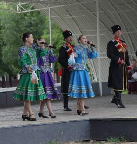 Очередной концерт творческих коллективов учреждений культуры Луганска состоялся в сквере имени Героев «Молодой гвардии»