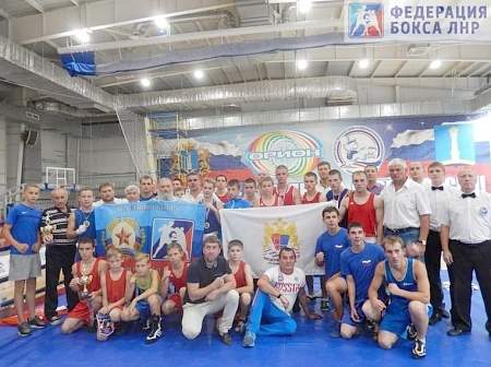 Сборная команда ЛНР по боксу завоевала три кубка на матчевых встречах в России