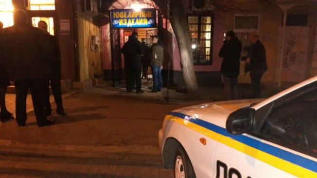 Харькове неизвестный на пешеходном переходе насмерть сбил 17-летнего парня и скрылся