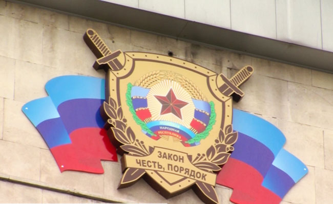 Сотрудники Генеральной прокуратуры и полиции ЛНР  задержали предпринимателя за дачу взятки в 150 тысяч рублей.