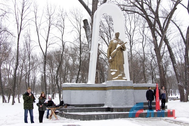 В парке имени Горького  состоялся  митинг-реквием в честь освобождения Луганска (фото)