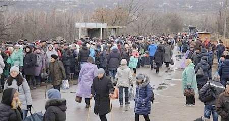 Киевские боевики шесть часов продержали на ВПП ехавшую в Луганск за медпомощью онкобольную