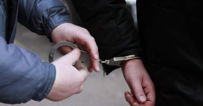 Подозреваемого в грабеже задержали  сотрудники Ленинского РУВД