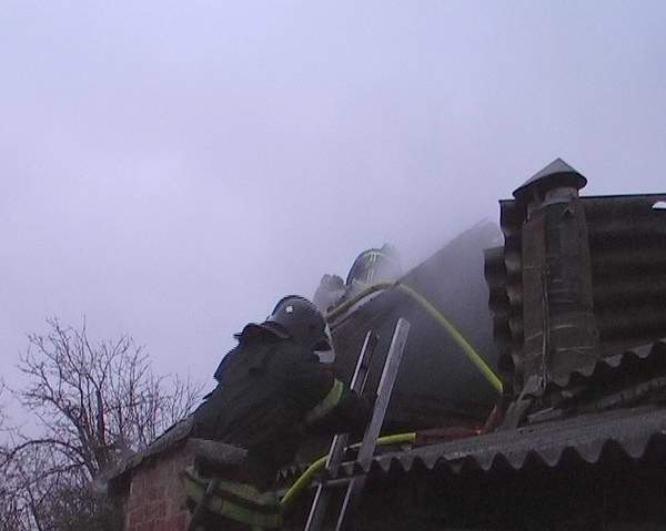 В выходные в Луганске на пожаре был спасён 46-летний мужчина