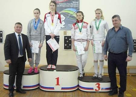 Спортсмены отделения фехтования Луганской детско-юношеской спортивной школы стали участниками первенства в РФ
