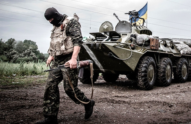 Киевский режим целенаправленно обостряет ситуацию в Донбассе во время переговоров в Минске, используя запрещенное вооружение