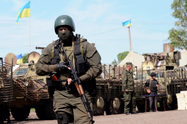 Киевские каратели ВСУ по ночам обстреливают ЛНР  из жилого сектора Станицы Луганской