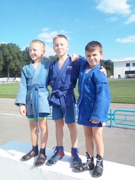 Юные спортсмены из ЛНР завоевали три призовых места на международном турнире по самбо в РФ