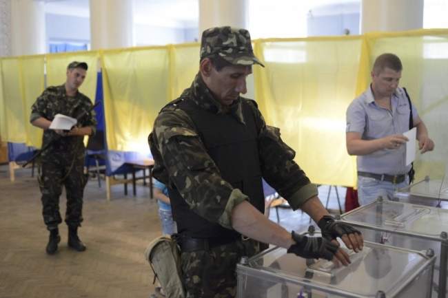 Военнослужащие ВСУ будут голосовать два раза.