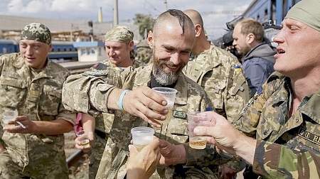 Шесть военнослужащих ВСУ попали в больницу после отравления некачественным алкоголем