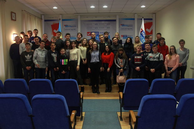 Активисты проекта «Волонтер»  (ОД) «Мир Луганщине» провели лекцию для добровольцев столицы ЛНР.