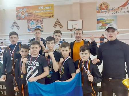 Кикбоксеры ЛНР завоевали девять медалей на фестивале по спортивным единоборствам в России
